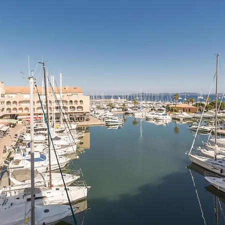 Pierre Et Le Port 2*