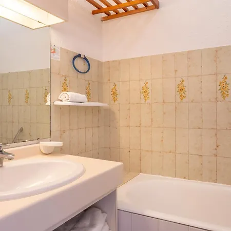 Résidence Pierre Et Le Port Hyères